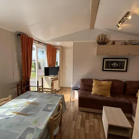 Mobil-home A : Proche Plage, 2 Chambres, Tv, Plancha, Parking, Ideal Famille - Fr-1-709-58 בית נופש פוראס
