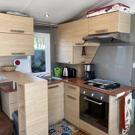 Mobil-home A : Proche Plage, 2 Chambres, Tv, Plancha, Parking, Ideal Famille - Fr-1-709-58 * פוראס