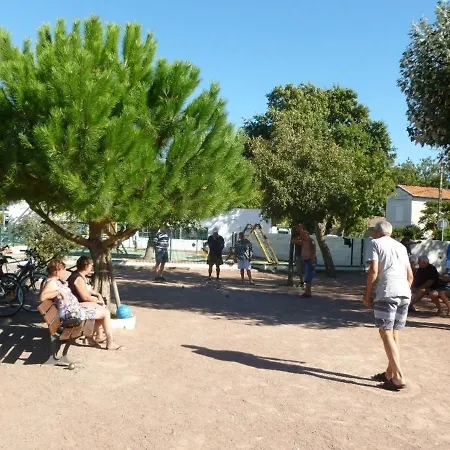 Mobil-home A : Proche Plage, 2 Chambres, Tv, Plancha, Parking, Ideal Famille - Fr-1-709-58 Fouras