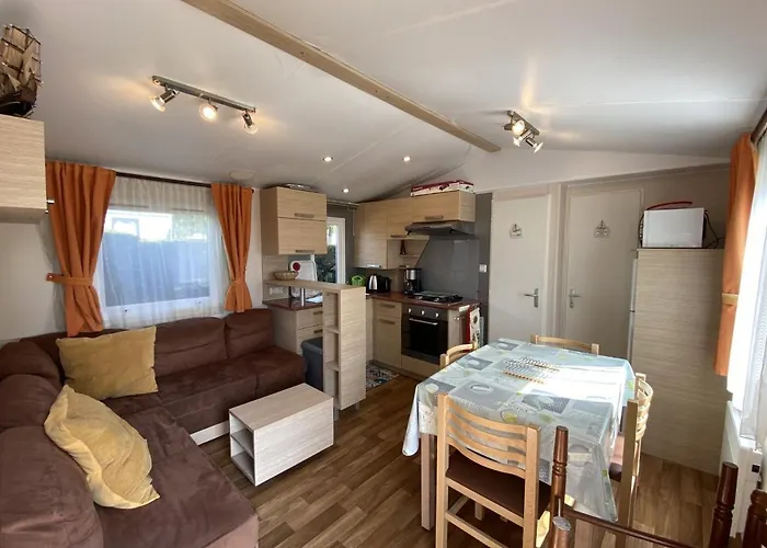 Hébergement de vacances Mobil-home à : Proche Plage, 2 Chambres, Tv, Plancha, Parking, Idéal Famille - Fr-1-709-58 *