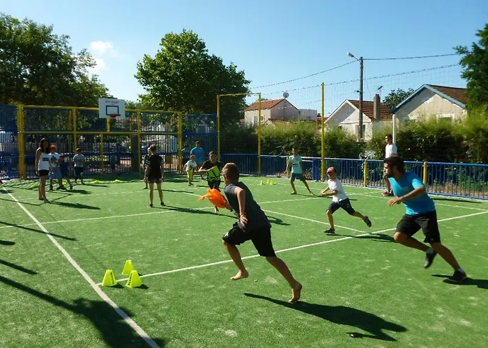 Mobil-home à : Proche Plage, 2 Chambres, Tv, Plancha, Parking, Idéal Famille - Fr-1-709-58 *